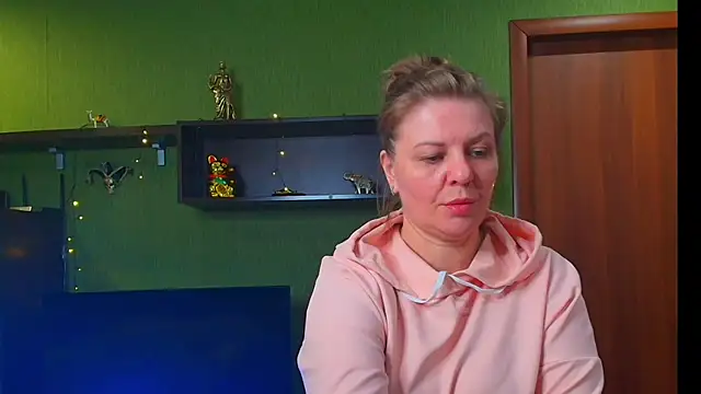 VeronikawGold online show from April 30, 2026, 8:57 pm