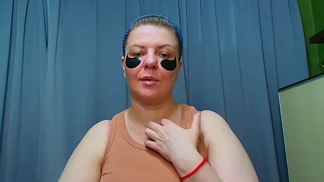 Snapshot of VeronikawGold chatting on May 7, 2026, 10:26 pm VeronikawGold online show from May 7, 2026, 10:26 pm