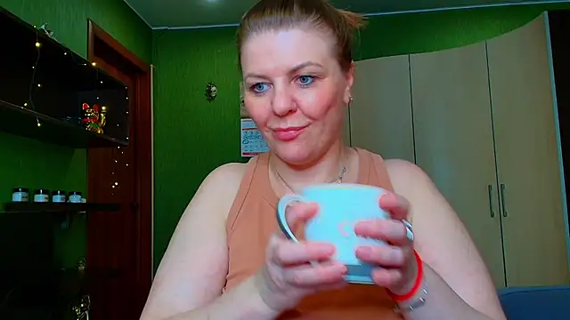 Snapshot of VeronikawGold chatting on June 15, 2026, 7:32 am VeronikawGold online show from June 15, 2026, 7:32 am