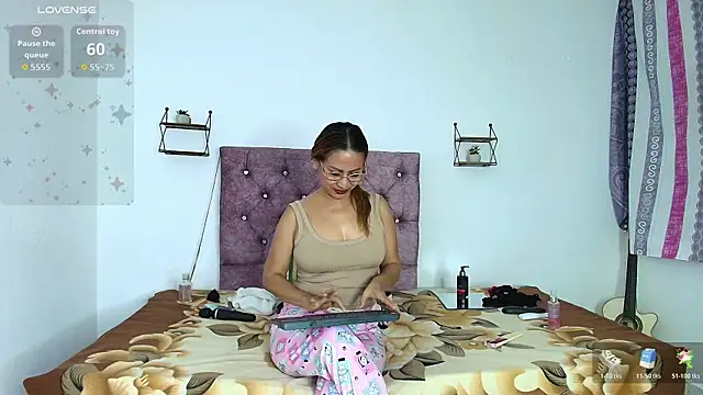 Snapshot of Rousemilf4u chatting on June 15, 2026, 9:22 am Rousemilf4u online show from June 15, 2026, 9:22 am