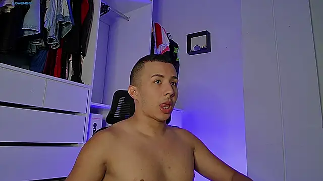 Donathoo1 online show from September 19, 2025, 10:10 pm