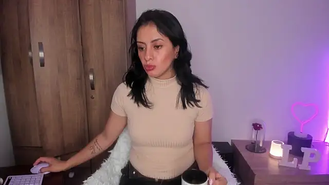 Snapshot of _lucianapalmer chatting on October 8, 2025, 12:14 pm lucianapalmer online show from October 8, 2025, 12:14 pm