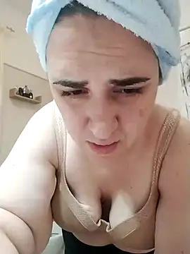 Snapshot of Dolcecurvy chatting on November 9, 2025, 4:27 pm Dolcecurvy online show from November 9, 2025, 4:27 pm