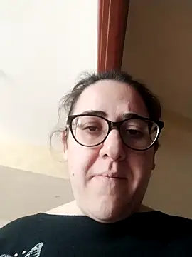 Snapshot of Dolcecurvy chatting on December 15, 2025, 9:57 am Dolcecurvy online show from December 15, 2025, 9:57 am