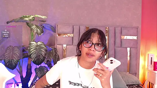 Tyla Ks online show from September 20, 2025, 7:48 pm