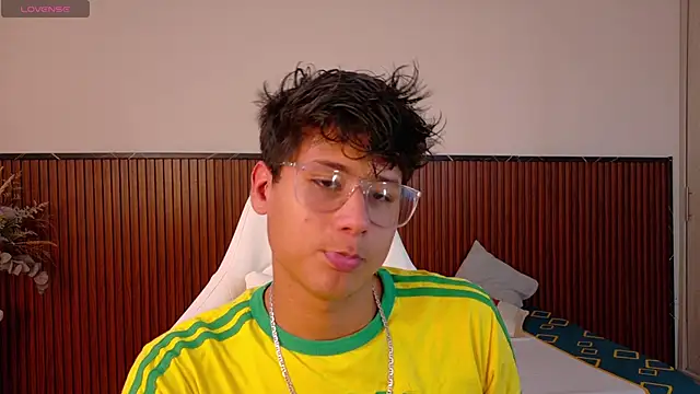 Snapshot of Raiden__Boy chatting on February 28, 2025, 7:25 pm Raiden Boy online show from February 28, 2025, 7:25 pm