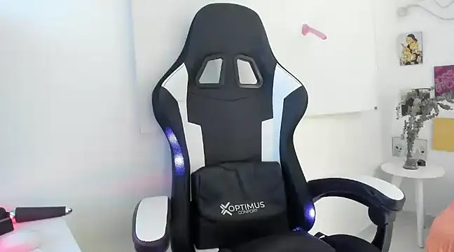 agaataa  online show from March 19, 2025, 10:44 am