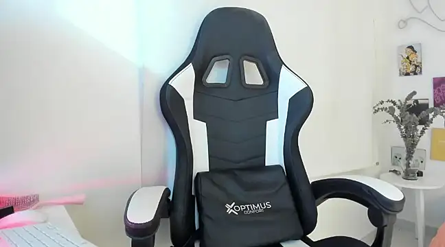 Snapshot of agaataa_ chatting on March 21, 2025, 1:13 am agaataa online show from March 21, 2025, 1:13 am