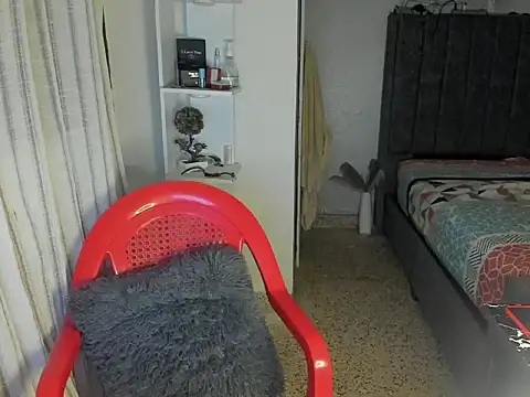 Snapshot of Fox2evans chatting on December 15, 2025, 7:23 am Fox2evans online show from December 15, 2025, 7:23 am