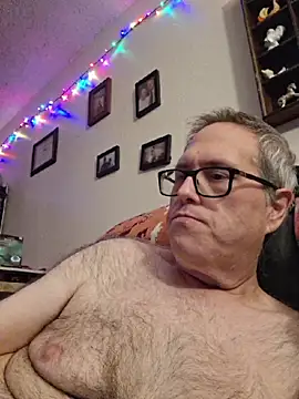 Snapshot of Smallone327 chatting on June 14, 2026, 5:09 am Smallone327 online show from June 14, 2026, 5:09 am