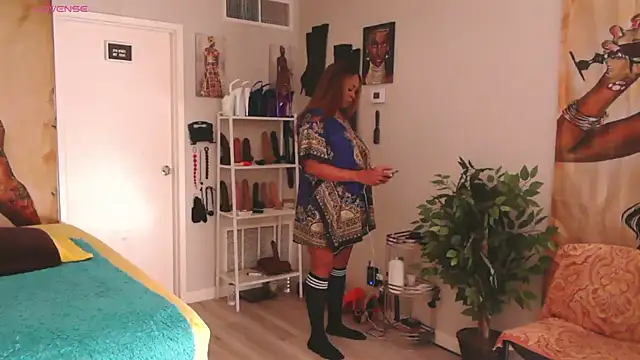 Queenanitadix online show from February 20, 2025, 6:46 pm