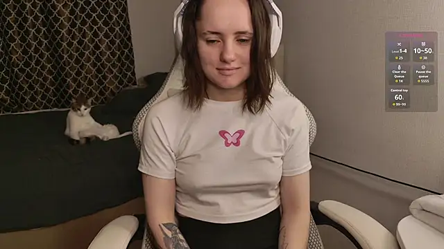 Luna Loveee online show from November 22, 2025, 4:11 am