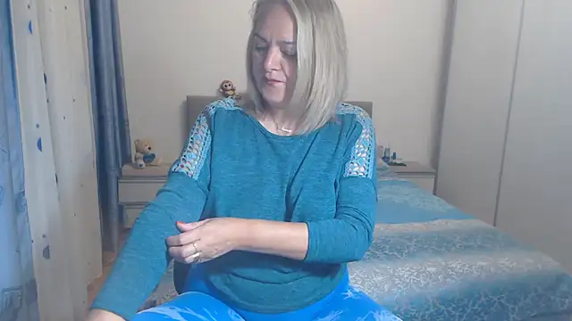 MatureDiana online show from May 1, 2026, 2:27 am