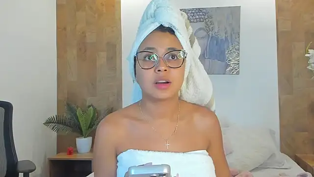Lucia Brown  online show from April 23, 2026, 12:34 am