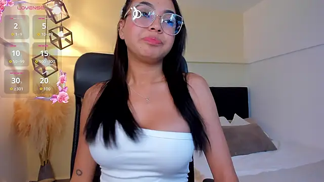Lucia Brown  online show from June 18, 2026, 6:12 pm