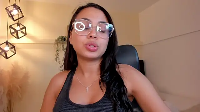 Lucia Brown  online show from June 25, 2026, 7:51 pm