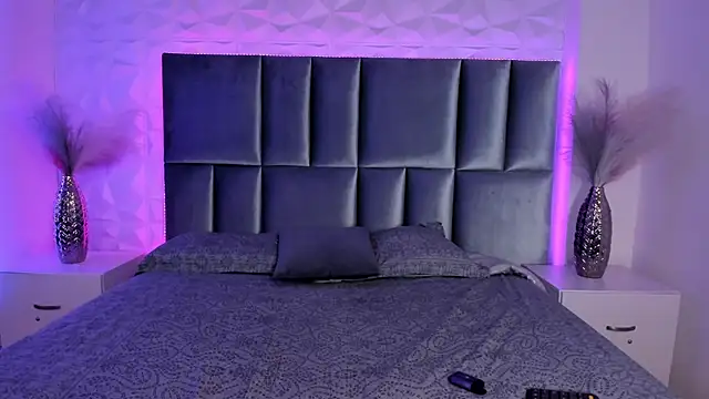 Selene bennet online show from September 25, 2025, 3:43 am