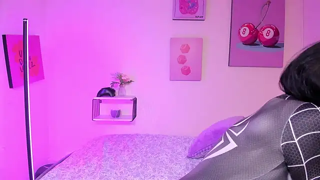 Selene bennet online show from February 15, 2026, 4:14 pm