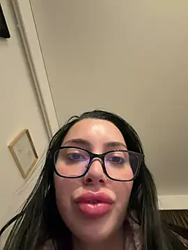 Mia Splash online show from February 2, 2026, 10:19 pm