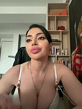 Mia Splash online show from April 27, 2026, 4:05 pm