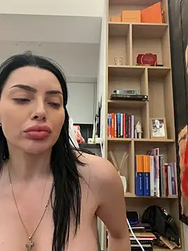 Mia Splash online show from May 19, 2026, 4:02 pm