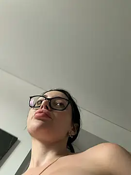 Snapshot of Mia_Splash chatting on July 8, 2026, 2:10 pm Mia Splash online show from July 8, 2026, 2:10 pm