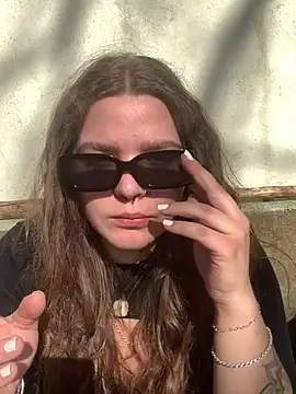 badcurvy online show from March 7, 2025, 1:07 pm