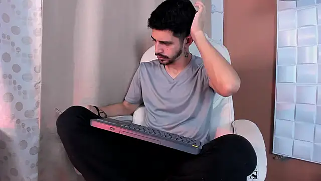 AlejandroStormm online show from October 15, 2025, 9:15 pm