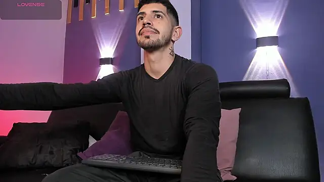 Snapshot of AlejandroStormm chatting on June 21, 2026, 7:00 am AlejandroStormm online show from June 21, 2026, 7:00 am