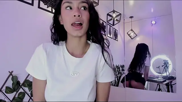 Anniie  Evans online show from March 10, 2025, 2:37 pm