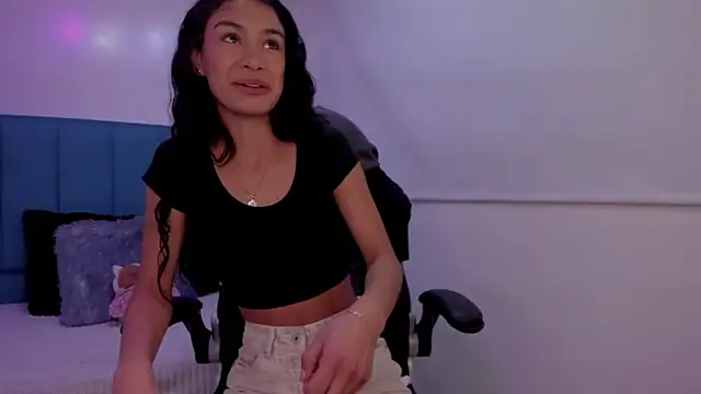 Anniie  Evans online show from October 7, 2025, 2:36 pm