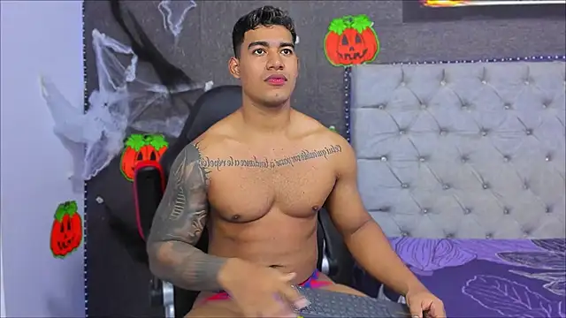 Snapshot of luigi_hot_ chatting on October 24, 2025, 11:39 am luigi hot online show from October 24, 2025, 11:39 am