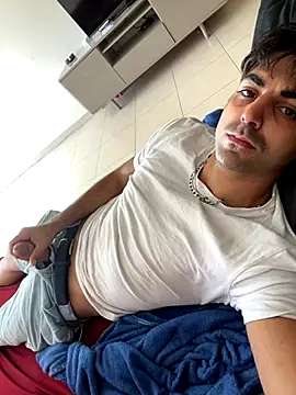 Snapshot of mikekmi21 chatting on November 9, 2025, 2:26 pm mikekmi21 online show from November 9, 2025, 2:26 pm