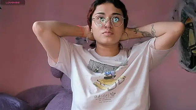 Snapshot of Maddy_Jhonsson chatting on October 31, 2025, 6:42 pm Maddy Jhonsson online show from October 31, 2025, 6:42 pm