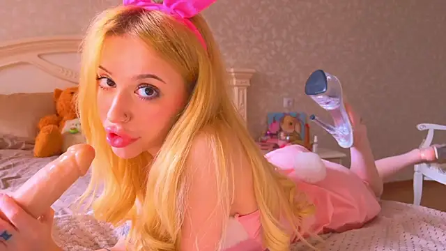 Snapshot of _BunnyDollStella_ chatting on October 5, 2025, 5:28 am BunnyDollStella online show from October 5, 2025, 5:28 am