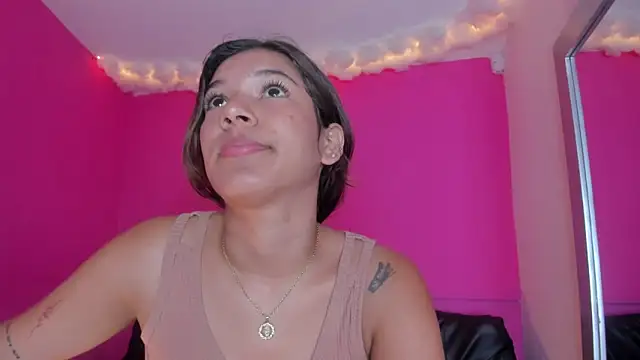 Snapshot of violett_24_ chatting on February 26, 2025, 12:14 pm violett 24 online show from February 26, 2025, 12:14 pm