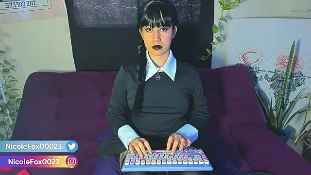 NicoleFox23  online show from September 26, 2025, 8:02 pm