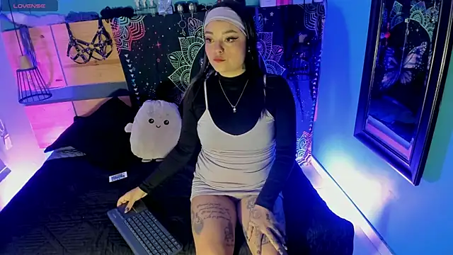 ChloeAllennn online show from April 23, 2026, 12:29 pm