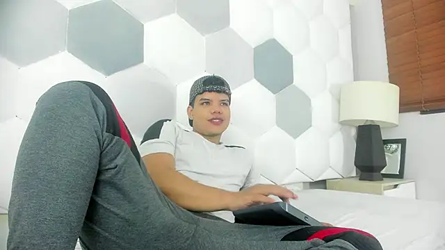 Axel Forte online show from April 30, 2026, 2:01 pm