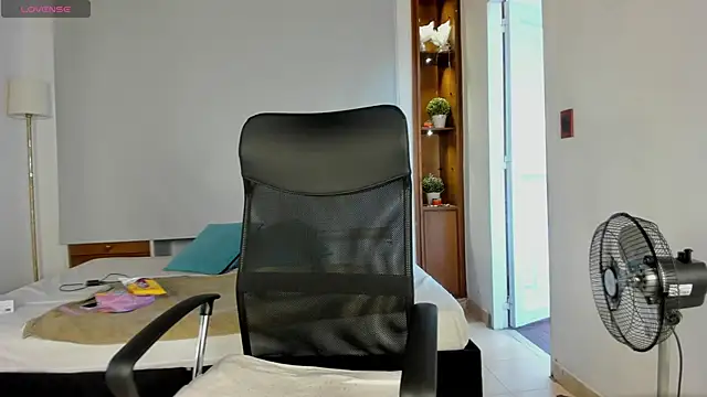 Snapshot of Ivaannaa_ chatting on February 23, 2025, 11:55 am Ivaannaa online show from February 23, 2025, 11:55 am