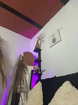 MarianaZapataa online show from March 3, 2025, 3:20 pm