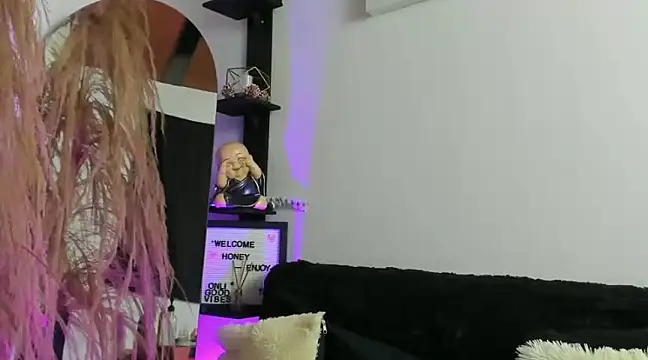 MarianaZapataa online show from March 21, 2025, 12:07 am