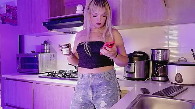 ScarletThompsonx online show from April 30, 2026, 4:19 am