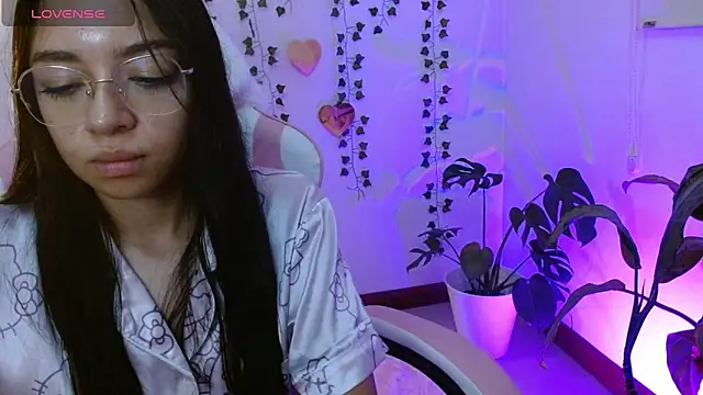 Snapshot of hellokitty__valery chatting on May 20, 2026, 1:01 am hellokitty valery online show from May 20, 2026, 1:01 am