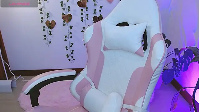 Snapshot of hellokitty__valery chatting on June 14, 2026, 2:24 am hellokitty valery online show from June 14, 2026, 2:24 am
