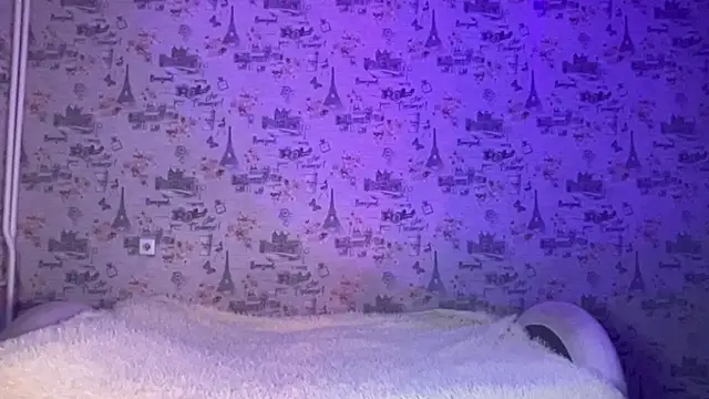 Snapshot of Just_Scarlet_ chatting on October 15, 2025, 10:37 am Just Scarlet online show from October 15, 2025, 10:37 am