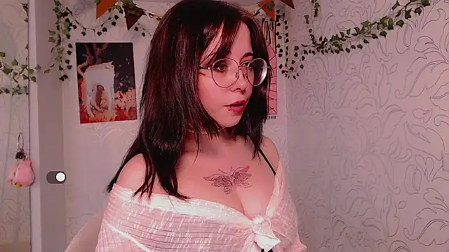 Snapshot of _miraclecattt_ chatting on September 13, 2025, 7:19 am miraclecattt online show from September 13, 2025, 7:19 am