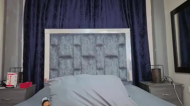 Snapshot of Effie_cooper chatting on September 17, 2025, 7:59 pm Effie cooper online show from September 17, 2025, 7:59 pm