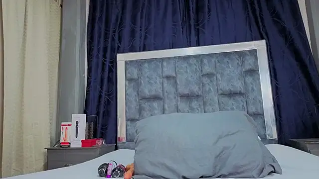 Snapshot of Effie_cooper chatting on September 20, 2025, 7:48 pm Effie cooper online show from September 20, 2025, 7:48 pm