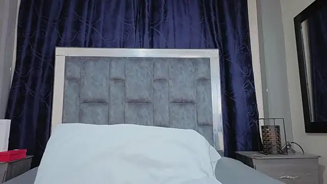 Snapshot of Effie_cooper chatting on September 22, 2025, 8:44 pm Effie cooper online show from September 22, 2025, 8:44 pm